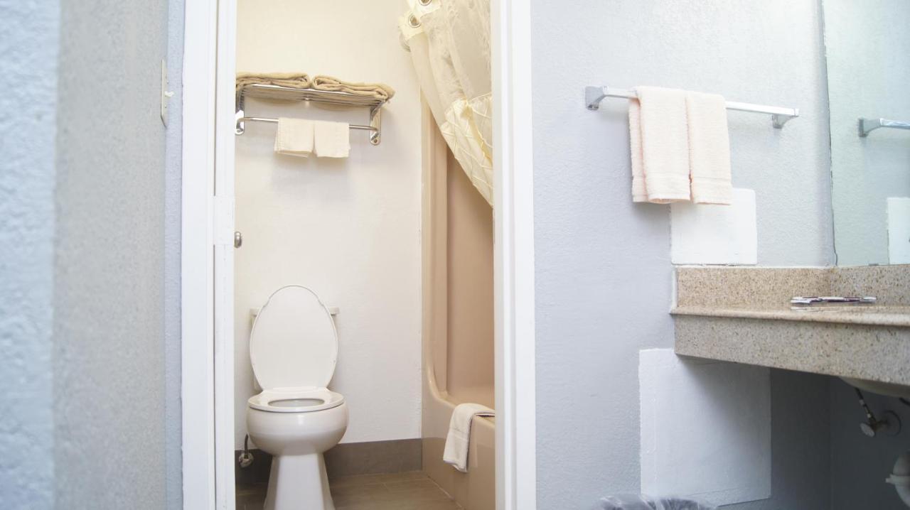 Holiday Lodge & Suites Mcalester Extérieur photo